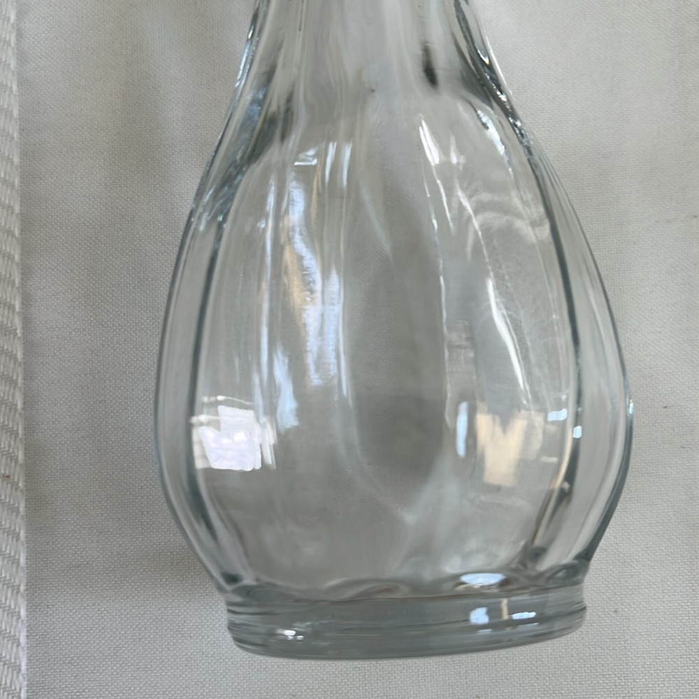 3 Clear Glass Vases Vintage Heights: 9" / 9" / 7.5" - Picture 5 of 13